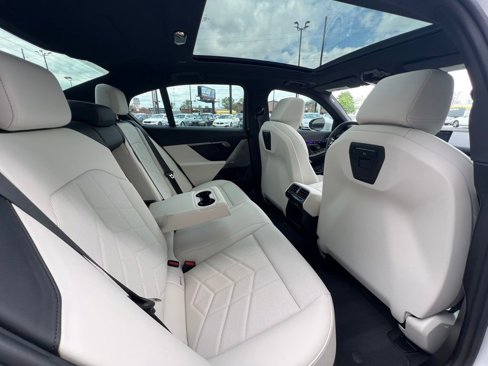 Used 2024 BMW i5 eDrive40i w/ Convenience Package image 26