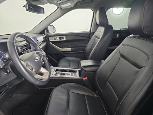 Used 2023 Ford Explorer Limited image 3