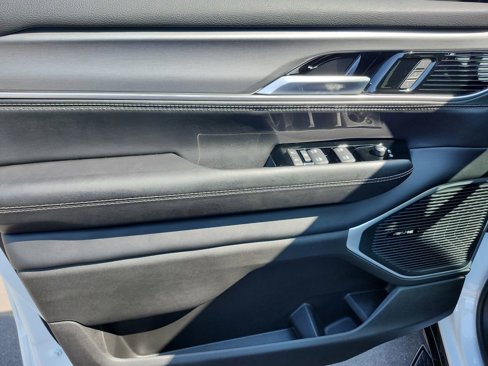 New 2025 Jeep Wagoneer L Series II image 11