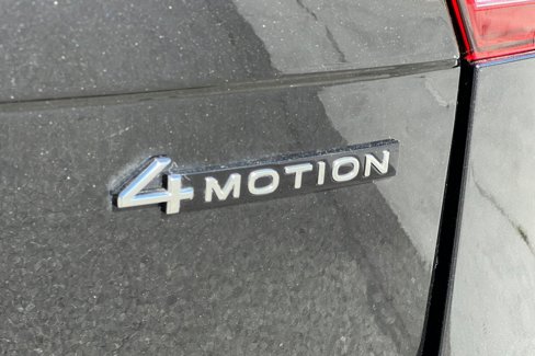 Certified 2022 Volkswagen Tiguan SEL R-Line image 28