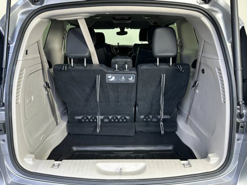 Used 2017 Chrysler Pacifica Premium image 18