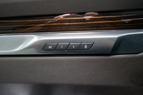 Used 2025 Cadillac Escalade Premium Luxury image 16