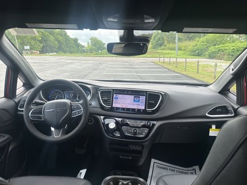 New 2025 Chrysler Voyager LX image 12