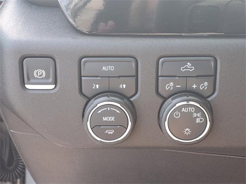 Used 2025 Chevrolet Silverado 1500 LT image 17