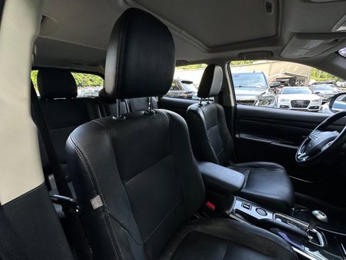 Used 2017 Mitsubishi Outlander SEL image 37