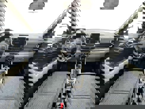 New 2025 Hyundai Venue Limited image 13