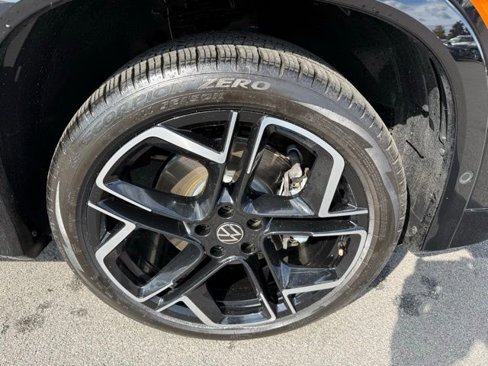 Certified 2025 Volkswagen Tiguan SEL R-Line image 37