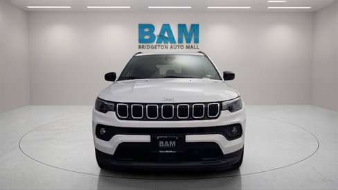 Used 2024 Jeep Compass Latitude image 2