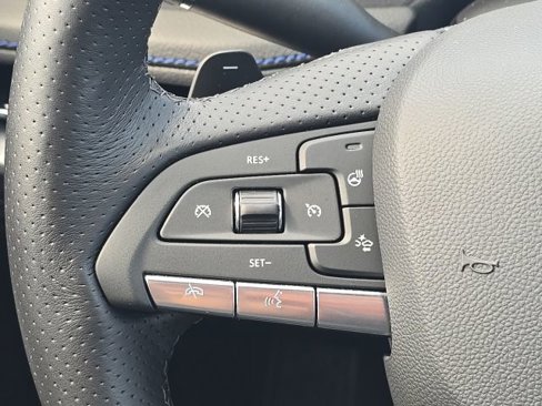 Used 2025 Cadillac XT4 Sport image 28