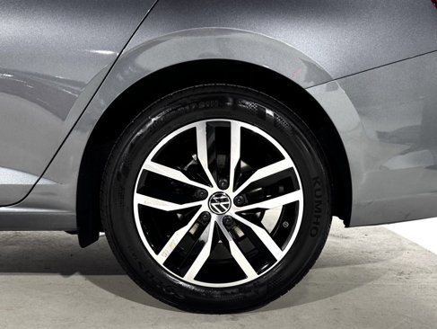 Used 2025 Volkswagen Jetta SE image 32