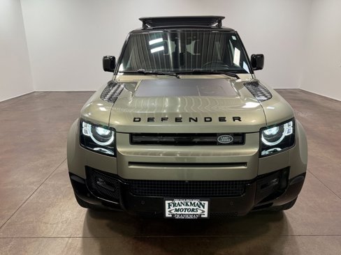 Used 2024 Land Rover Defender 90 X-Dynamic SE image 41