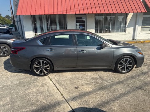 Used 2017 Nissan Altima 2.5 SR w/ LED Appearance Package image 8