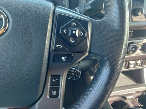 Used 2018 Toyota Tacoma TRD Sport image 17