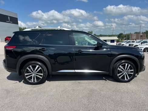 Used 2024 Nissan Pathfinder Platinum w/ Cargo Package image 3