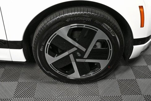 New 2026 Hyundai Ioniq 9 Calligraphy image 13