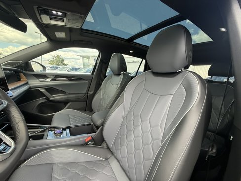 New 2025 Volkswagen Tiguan SEL R-Line image 11