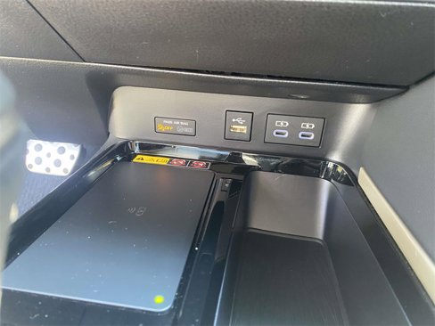 Used 2025 Toyota Camry XSE image 29