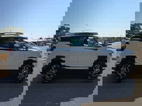Used 2023 GMC Terrain SLT image 7