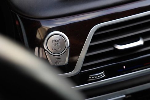 Used 2019 BMW M760i xDrive image 38