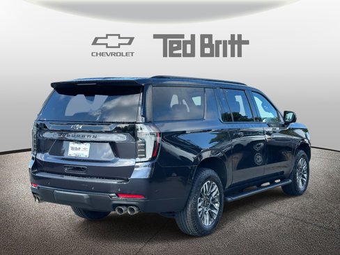 Certified 2025 Chevrolet Suburban Z71 w/ Comfort Package image 2