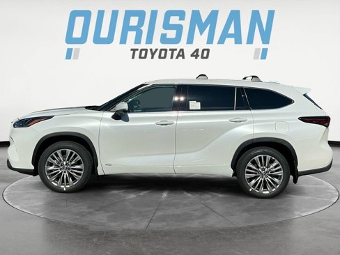 New 2025 Toyota Highlander Platinum image 3
