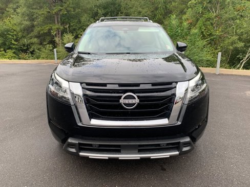Used 2024 Nissan Pathfinder Platinum image 3