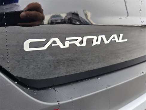 New 2026 Kia Carnival EX image 6