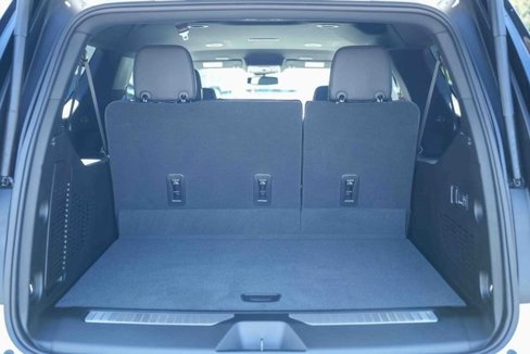 Used 2025 Chevrolet Suburban Z71 image 13