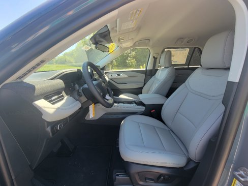 New 2025 Ford Explorer Active image 17