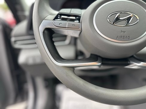 Used 2021 Hyundai Elantra SE image 18