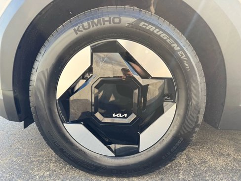Used 2025 Kia EV9 Wind image 23