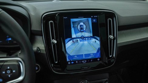 Certified 2025 Volvo XC40 B5 Plus w/ Climate Package image 26