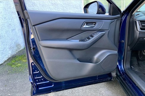 Certified 2025 Nissan Rogue SV image 26