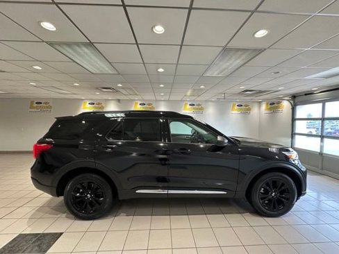 Used 2024 Ford Explorer XLT w/ Equipment Group 202A image 3