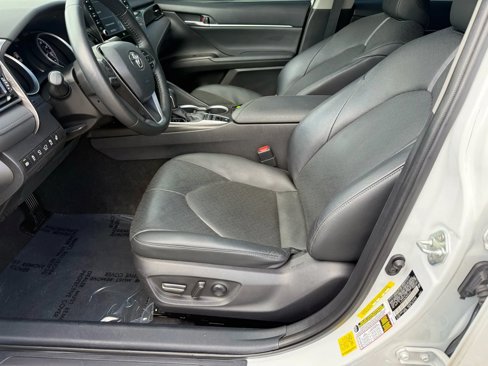 Used 2022 Toyota Camry XLE image 15