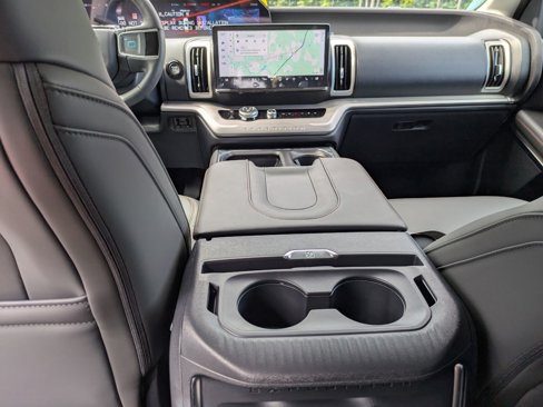 New 2025 Ford Expedition Active image 29