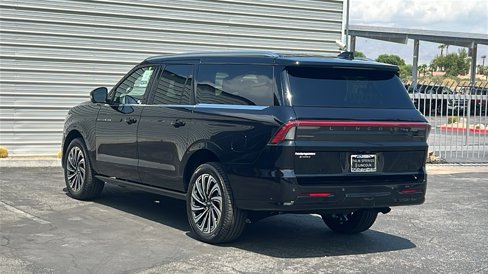New 2025 Lincoln Navigator L Black Label image 4