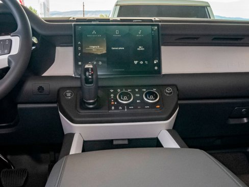 New 2025 Land Rover Defender 130 X-Dynamic SE image 23