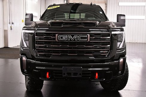 Used 2024 GMC Sierra 2500 AT4X image 2
