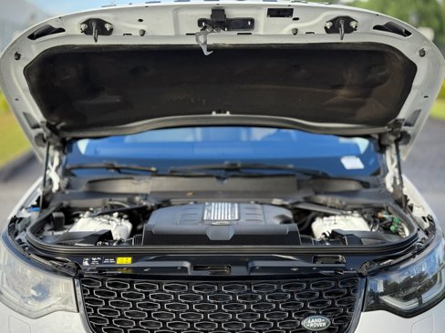 Used 2020 Land Rover Discovery Landmark image 26