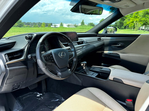 Used 2019 Lexus ES 350 image 10