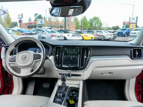 Used 2019 Volvo XC60 T6 Momentum w/ Multimedia Package image 24