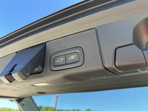 Certified 2025 Volvo XC60 B5 Plus w/ Climate Package image 35