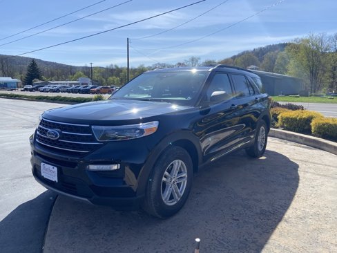 Used 2024 Ford Explorer XLT w/ Equipment Group 202A image 4