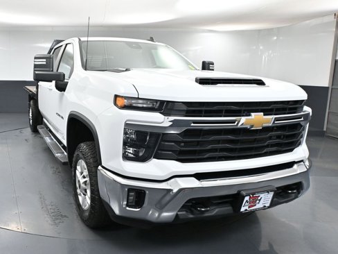 Used 2024 Chevrolet Silverado 2500 LT w/ Convenience Package image 13