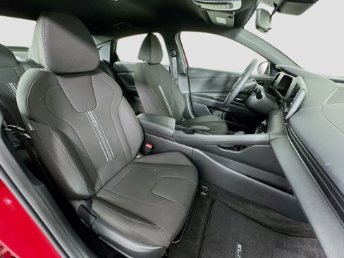 Certified 2025 Hyundai Elantra Sport image 27