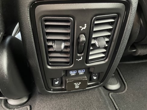 Used 2024 Dodge Durango GT image 27