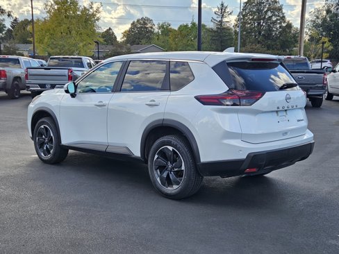 Used 2024 Nissan Rogue SV image 5