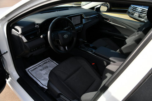 Used 2025 Toyota Camry LE image 25