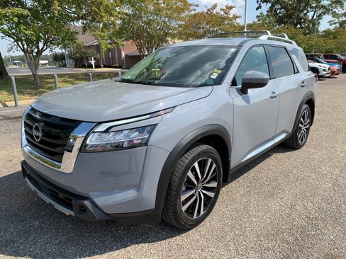 Used 2024 Nissan Pathfinder Platinum w/ Cargo Package image 4